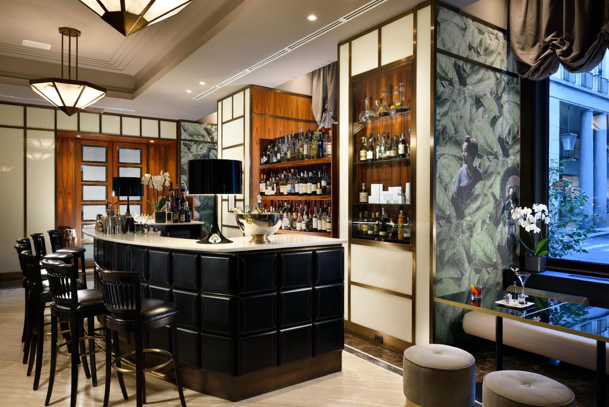 Principi di Piemonte | UNA Esperienze Turín Exterior foto The bar at the hotel